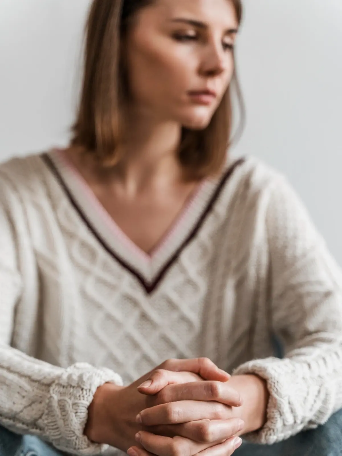 Mienke Eefting van LUSTR tijdens een huisbezoek voor een luisterend oor gesprek in Zeeuws-Vlaanderen